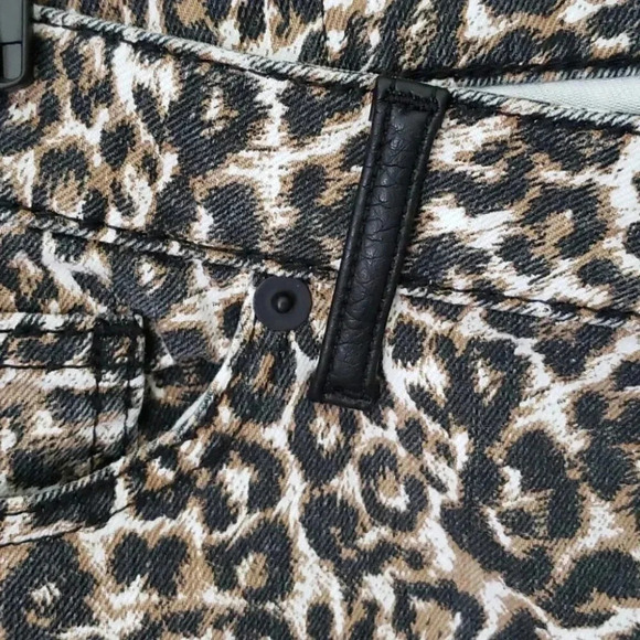 🌻 Authentic Icon Leopard Jeans - Picture 11 of 11
